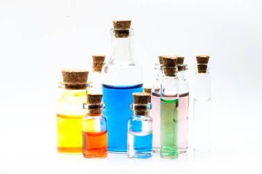 Cam şişeler bilim deneme arka plan için ölçüm yukarı kapatın