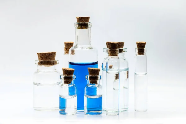 Κοντινό Πλάνο Γυαλί Μέτρηση Ποτήρια Για Πείραμα Υπόβαθρο Της Επιστήμης — Φωτογραφία Αρχείου