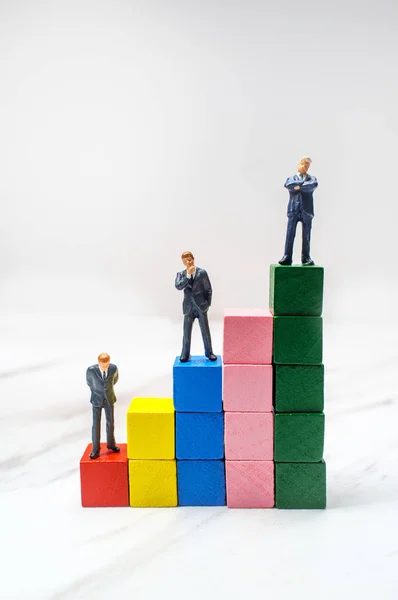 Miniature Businessmen Stand Wooden Blocks Symbolizing Steps Success — Stock Photo, Image