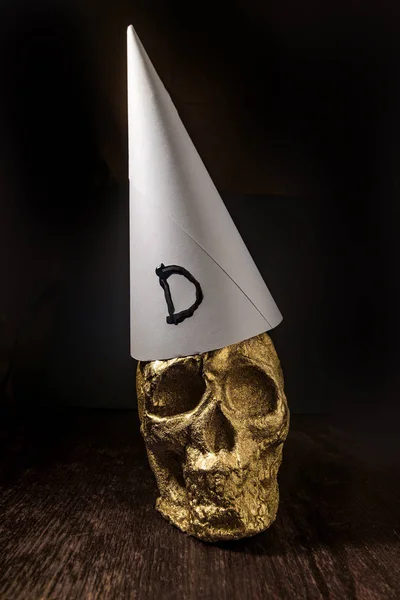 Gold Skull Fool Made Fools Gold Wearing Dunce Cap — Stock Photo, Image