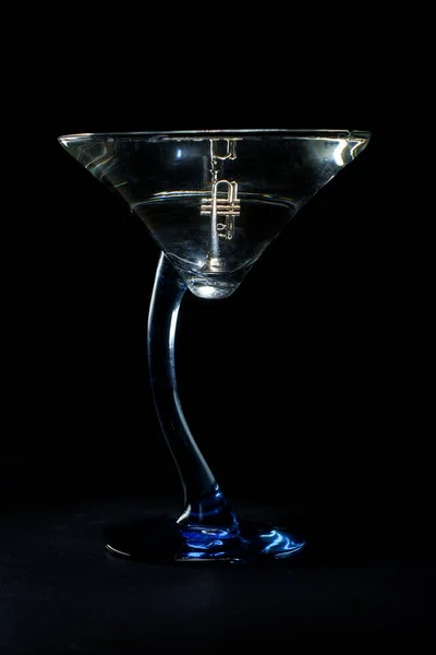 Jazz Club Concept Con Tromba Bicchiere Cocktail Martini — Foto Stock