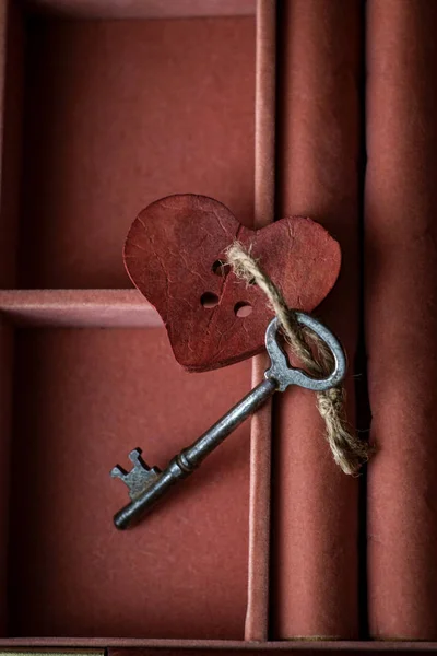 Clave Concepto Del Corazón Con Llave Del Esqueleto Antiguo Corazón —  Fotos de Stock