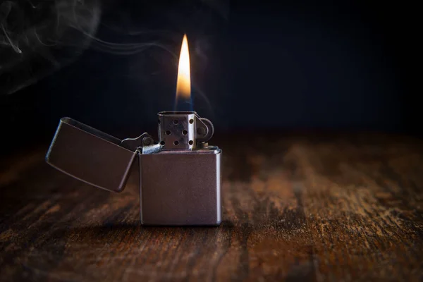 Briquet Mèche Réutilisable Roue Silex Américain Avec Fumée Éclairage Sombre — Photo