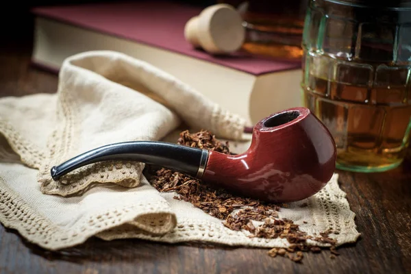 Loisirs Pipe Tabac Whisky Avec Bouteille Bon Livre Mystère — Photo