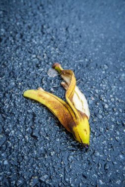 Kaygan Komedi Muz Kabuğu