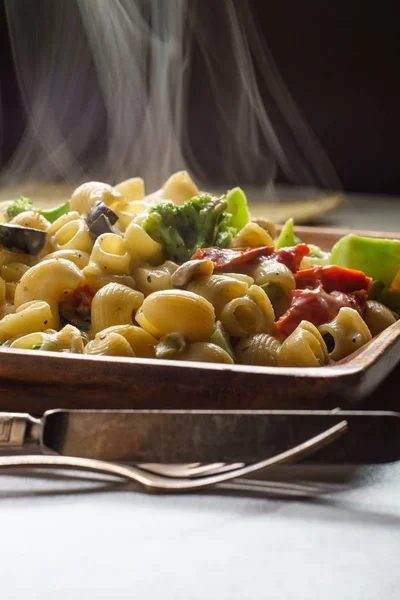 Pipette Pasta alfredo primavera — Stockfoto