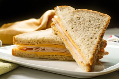 Peynirli Hindi Mayonezli Sandviç