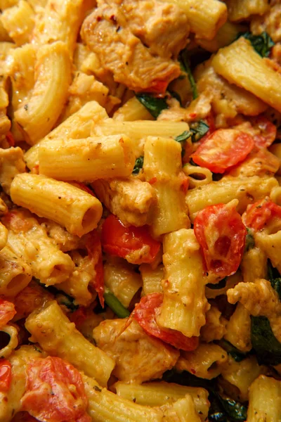 Rigatoni Chicken Vegetable Alfredo — Stock Photo, Image