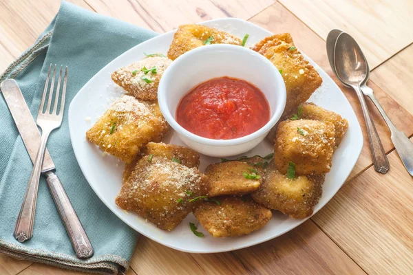 Pão frito torrado Ravioli — Fotografia de Stock