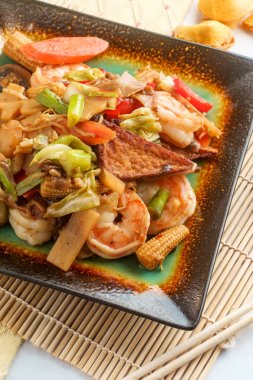 Szechuan Karides Çin Sebzeler