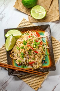 Pad Tay tavuk