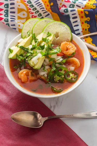Pikantna Meksykańska zupa krewetki — Zdjęcie stockowe