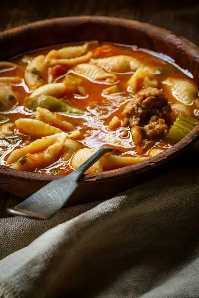 Italiaanse worst minestrone soep — Stockfoto