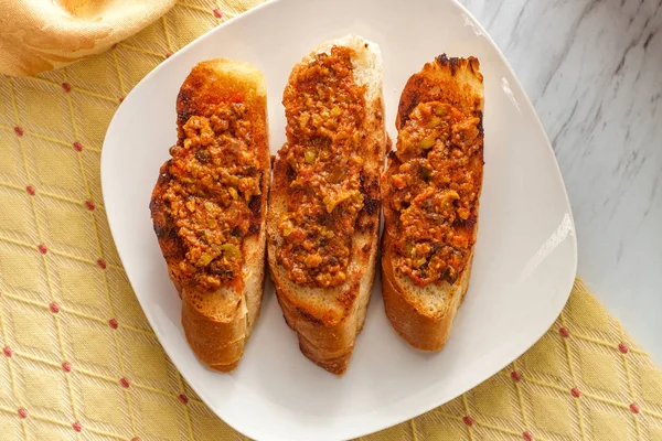 Portugiesische Petiscos Olivenbruschetta — Stockfoto