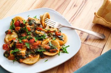 Peynirli Mantı Tavuk Sosu