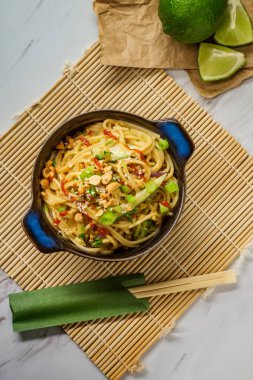 Tay Fıstık Ezmesi Lo Mein