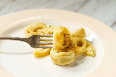 Tereyağı Parmesan Tortellini 