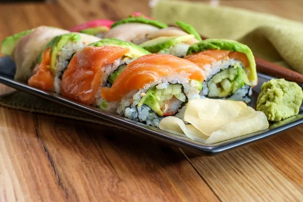 Duhová sushi role — Stock fotografie