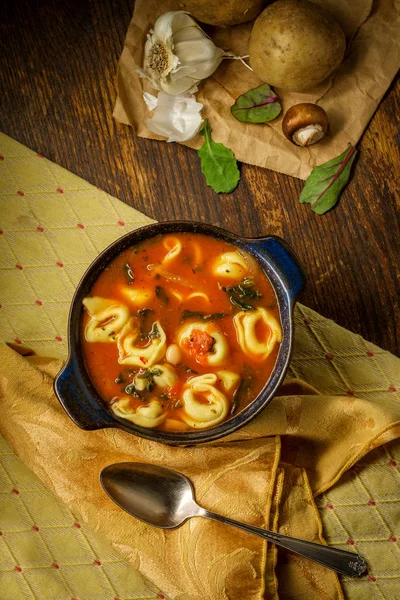 Soupe de tomates Tortellini — Photo