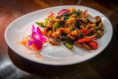 Tay Fesleğen tavuk sebze