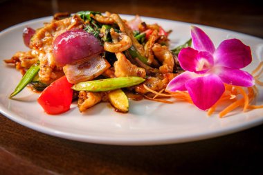 Tay Fesleğen tavuk sebze