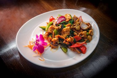 Tay Fesleğen tavuk sebze