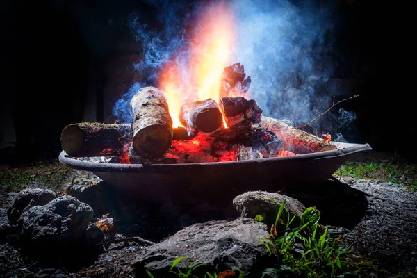 Campo de verano hoyo de fuego — Foto de Stock
