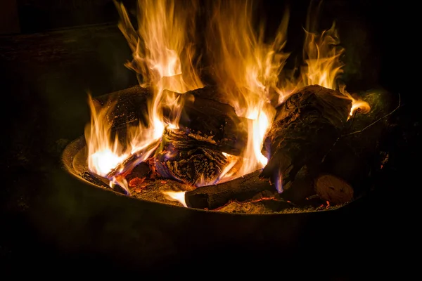 Poço de incêndio do acampamento de verão — Fotografia de Stock