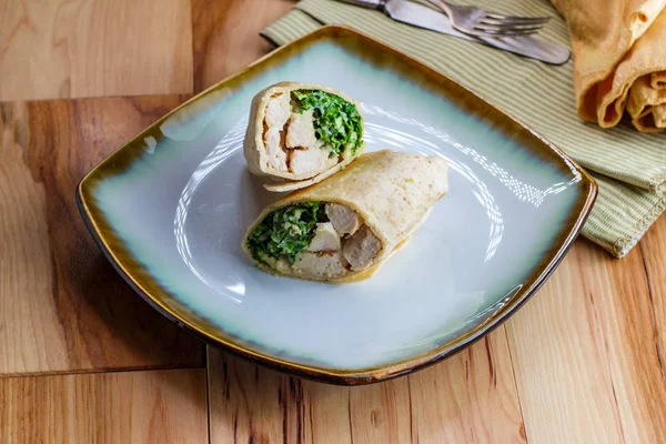 Csirke Caesar wrap szendvics — Stock Fotó