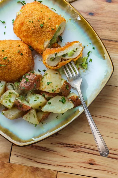 Pollo relleno de brócoli con queso — Foto de Stock