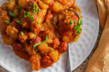 Macar Patates Gulaş Yahnisi
