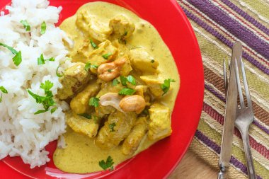 Hint Köri Tavuk Korma