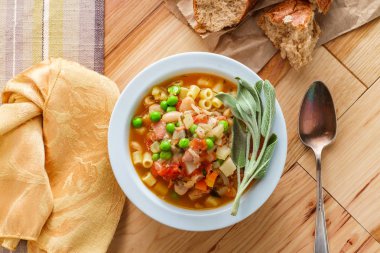 İtalyan Sosis Minestrone Çorbası 
