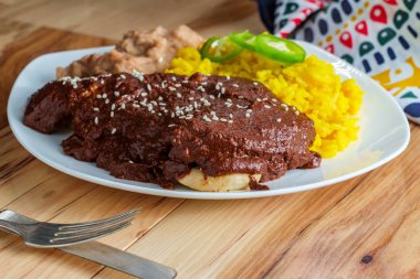 Meksika Köstebek Poblano Tavuk