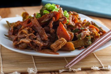 Moğol Barbekü Sığır Eti Sebzeler