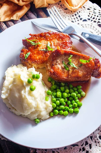 Chuletas de cerdo puré de papas — Foto de Stock