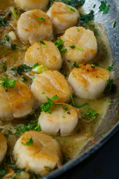 Seared Portuguese Garlic Scallops — Stock Photo, Image