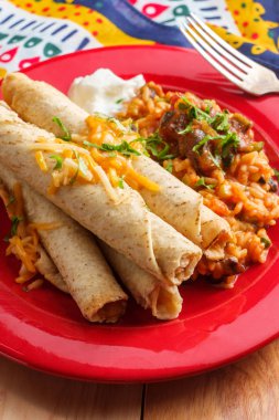 Meksika Taquitos Pirinç
