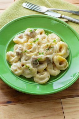 Tereyağı Parmesan Tortellini Alfredo