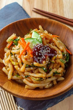 Kimchi Udon Şehriye Bokkeum