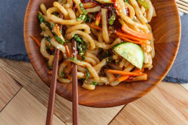 Kimchi Udon Şehriye Bokkeum