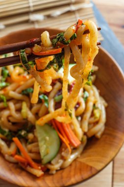 Kimchi Udon Şehriye Bokkeum