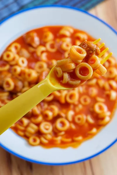Puszki spaghetti pierścienie klopsiki — Zdjęcie stockowe