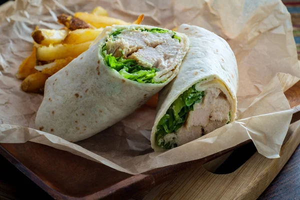 Kyckling Caesar wrap smörgås — Stockfoto
