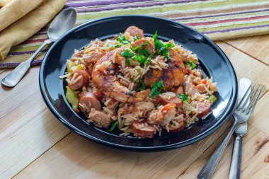 Karides Tavuk Andouille Sosis Jambalaya