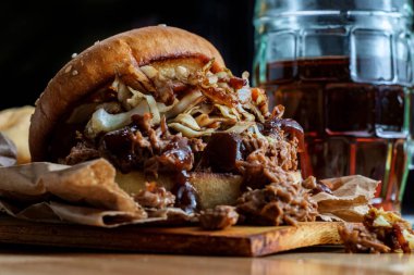 Çekilmiş domuz burger.