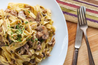 Sığır Mantar Sosis Stroganoff