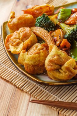 Çin Subgum Wonton Akşam Yemeği