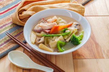 Çin Subgum Wonton Çorbası