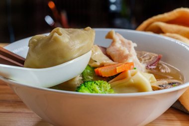Çin Subgum Wonton Çorbası